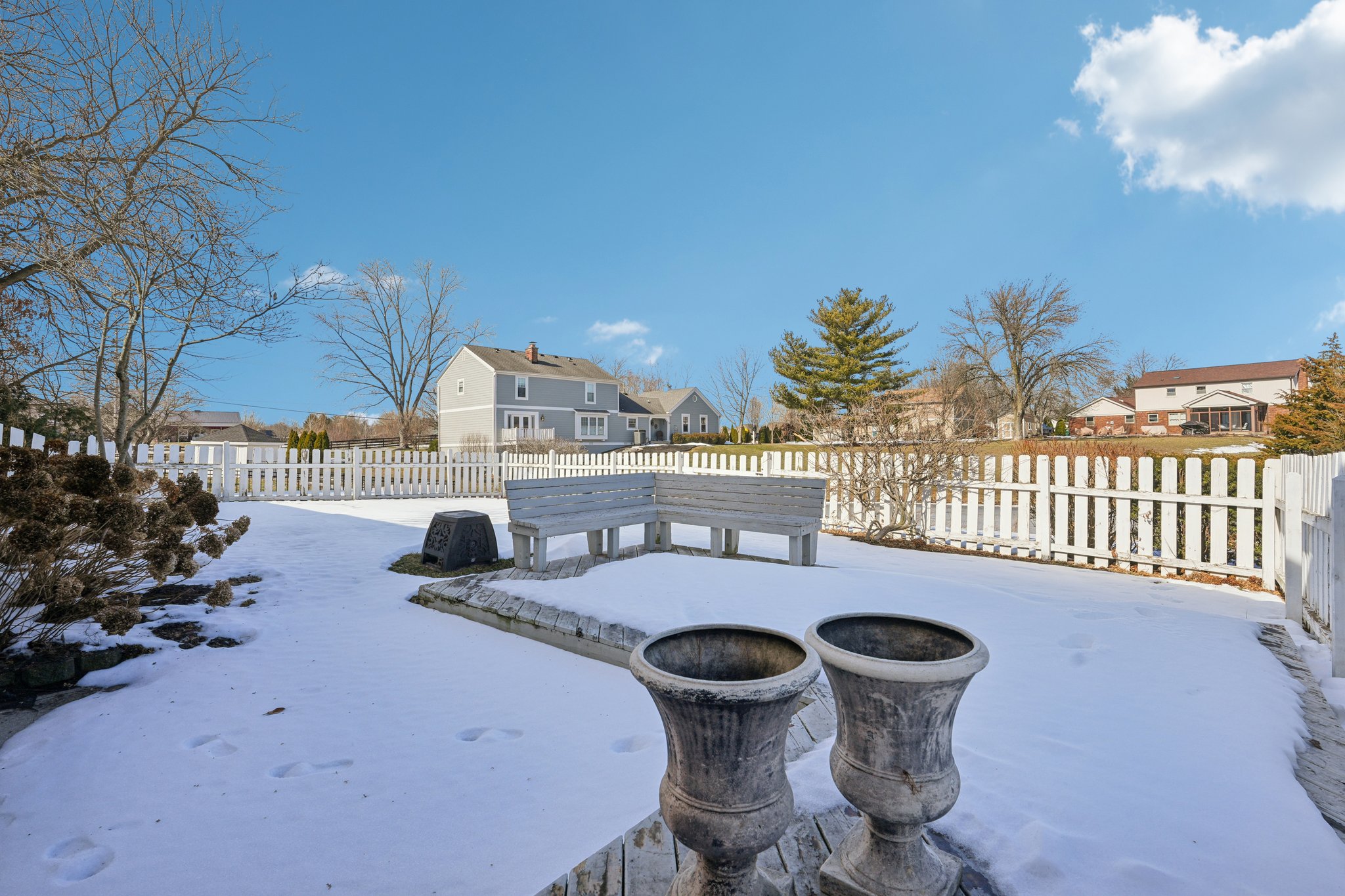 Greyhound Cir-S1202-059.jpg