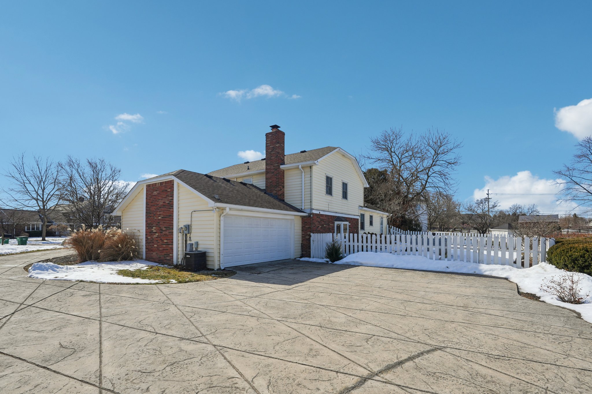 Greyhound Cir-S1202-060.jpg