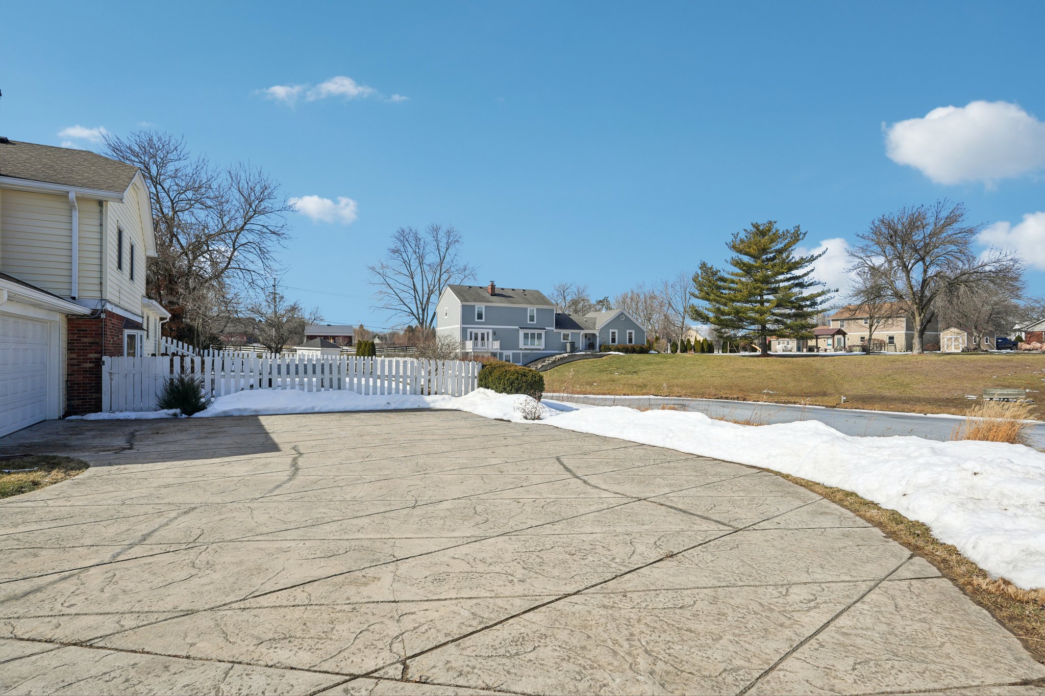 Greyhound Cir-S1202-061.jpg