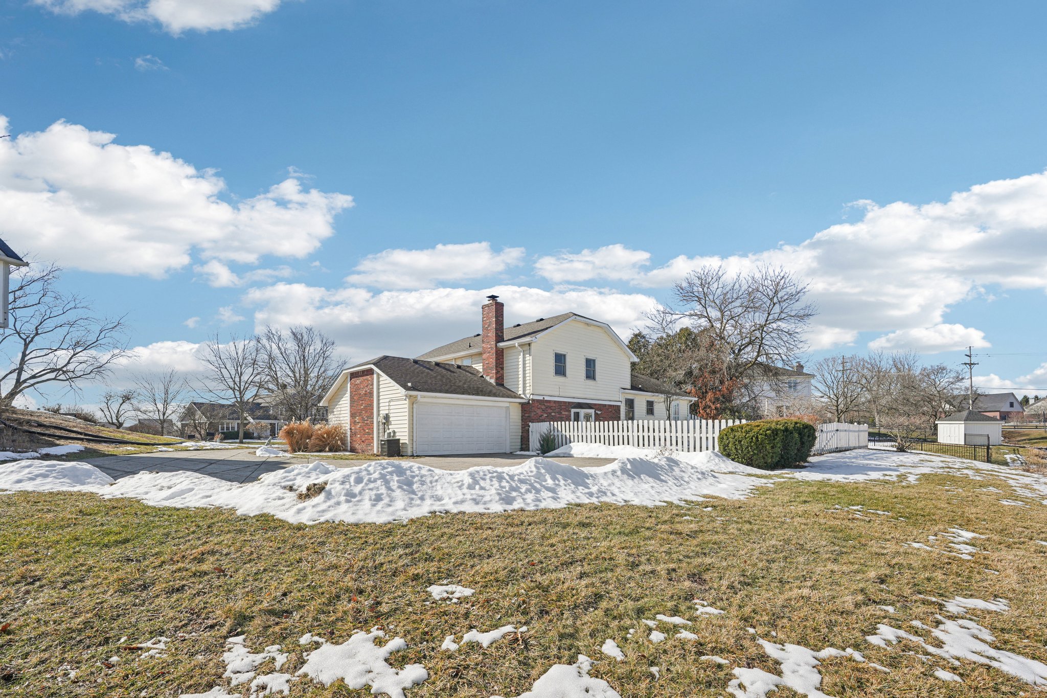 Greyhound Cir-S1402-002.jpg