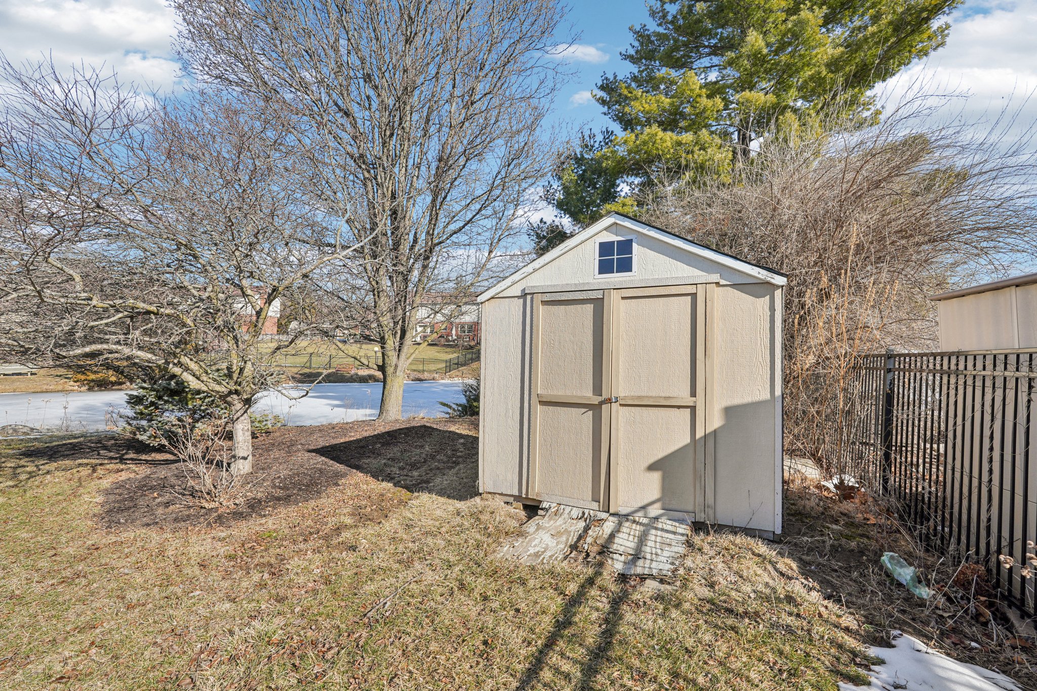 Greyhound Cir-S1402-005.jpg