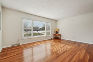 Greyhound Cir-S1202-006.jpg