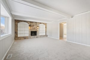 Greyhound Cir-S1202-049.jpg