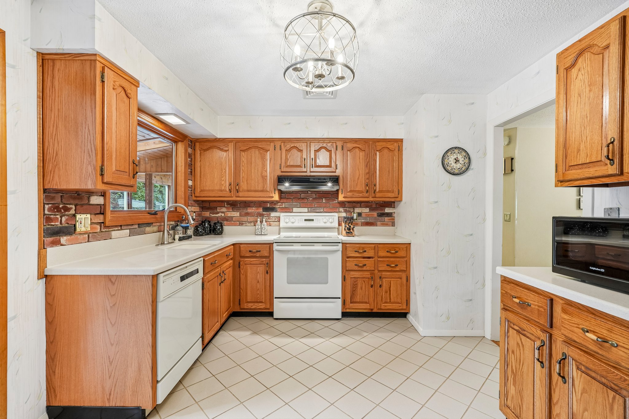 Hillcrest Rd-S1809-020.jpg