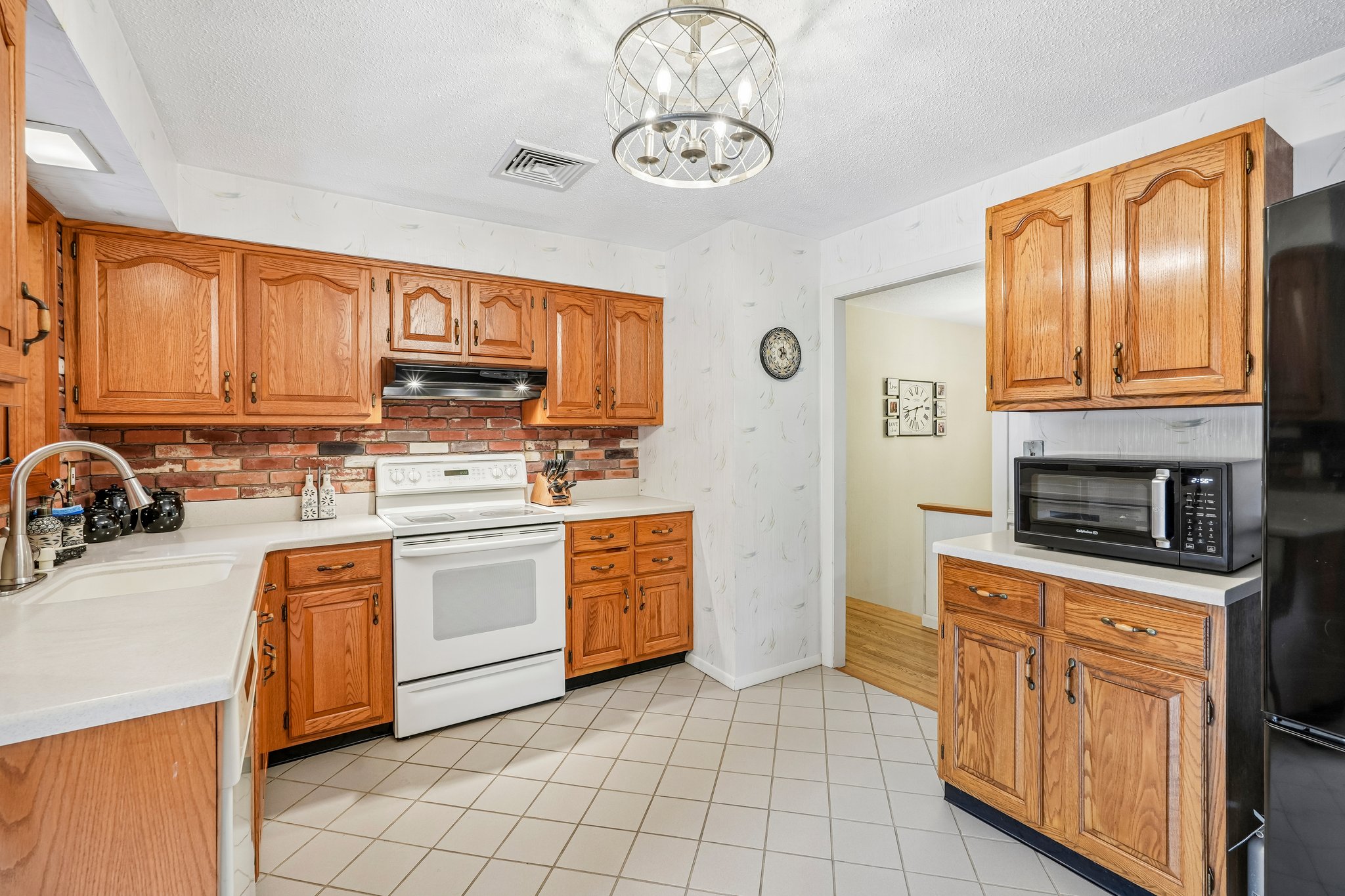 Hillcrest Rd-S1809-022.jpg