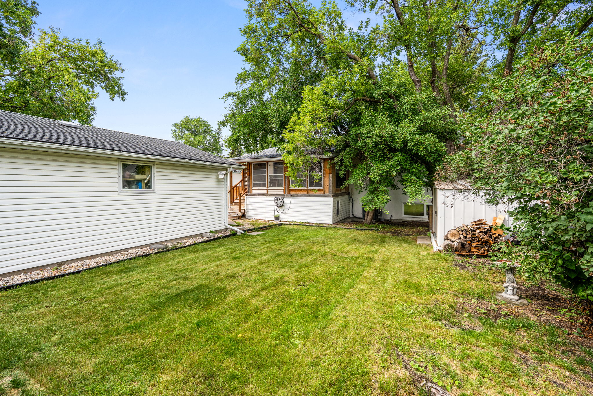 6 Keats Way - Exterior-14
