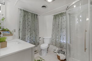  Photo 32