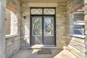 Front Porch/Entrance