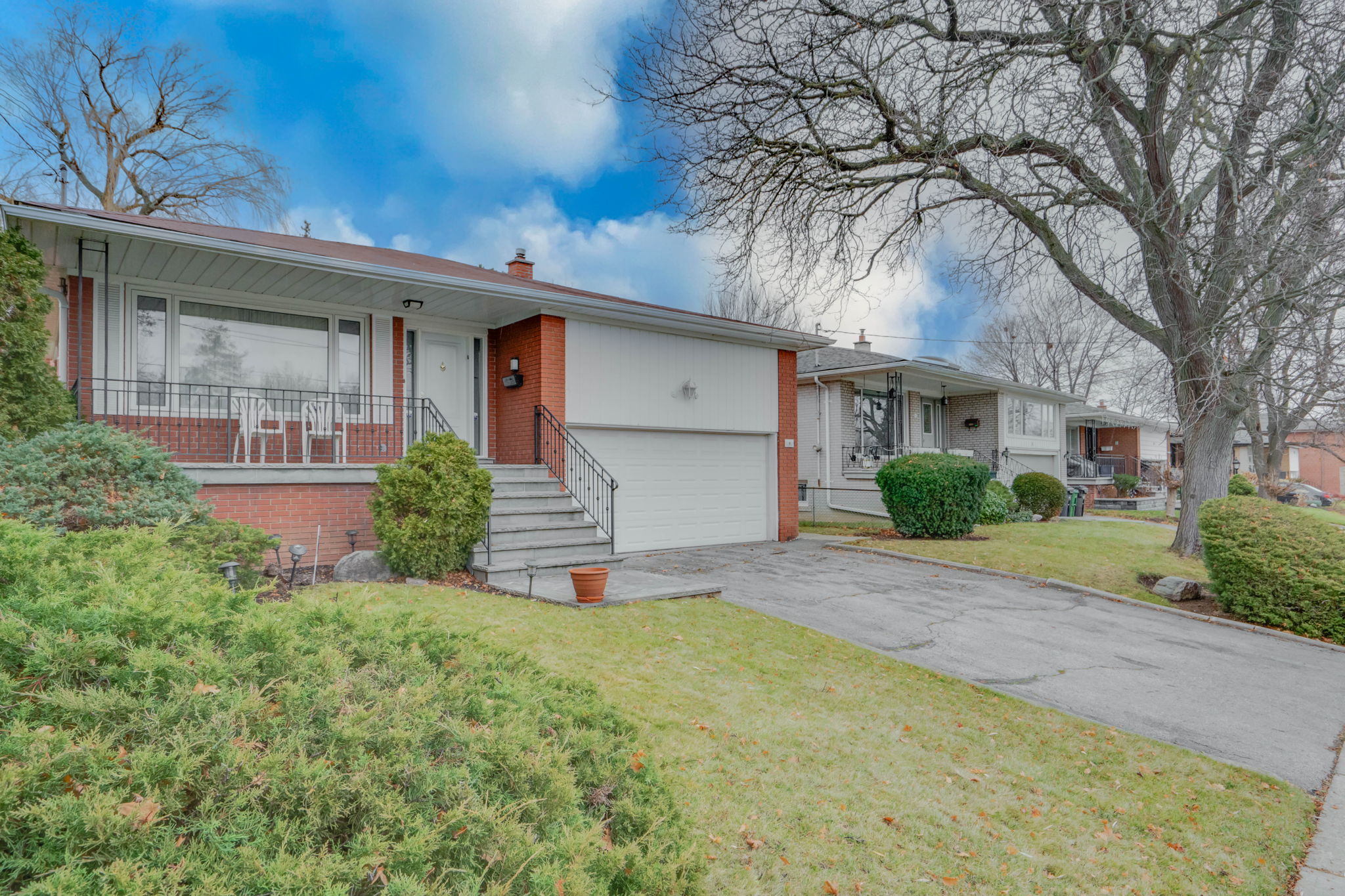6 Mango Dr Toronto, ON M2K 2H6