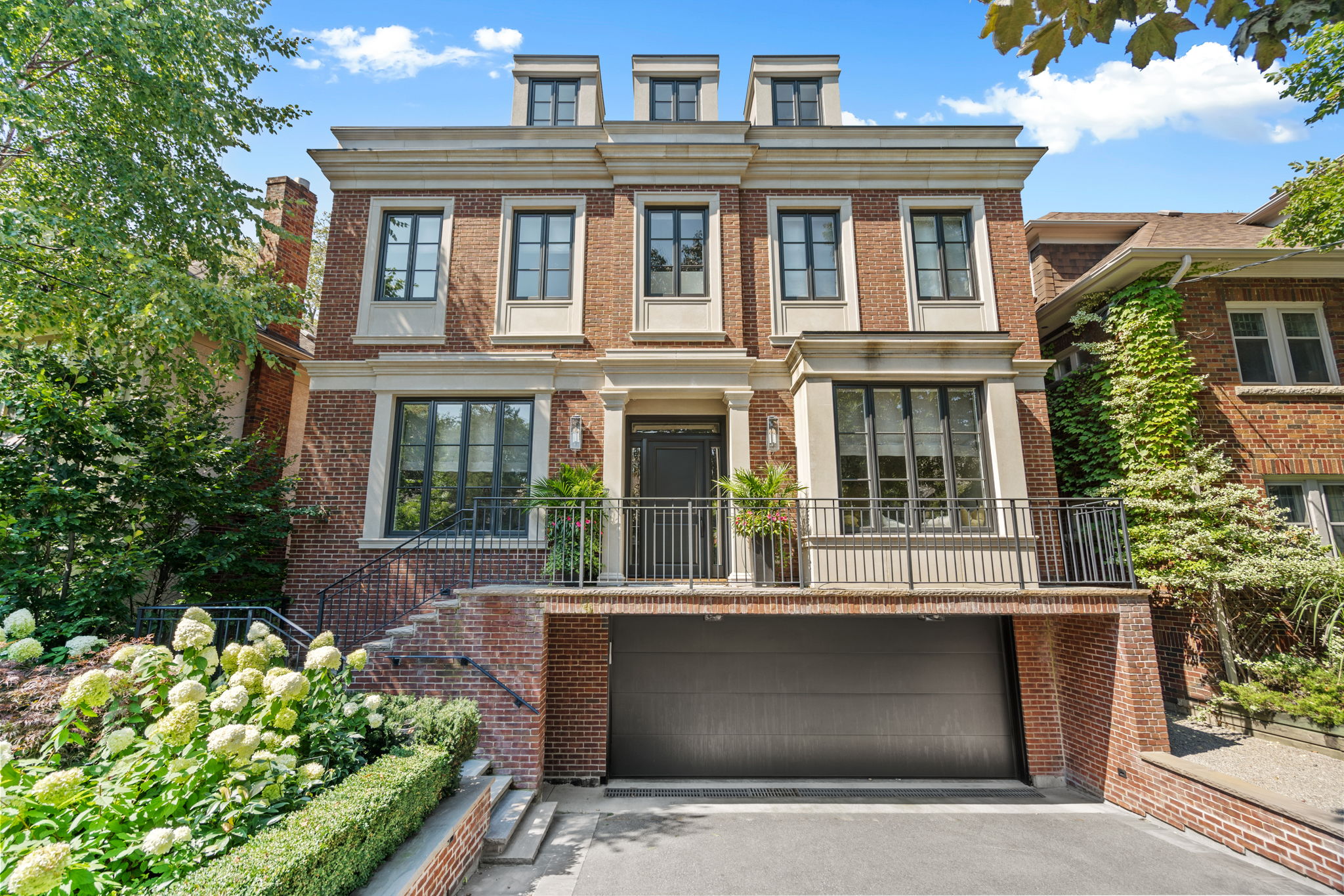 6 Millbank Ave Toronto, ON M5P 1S3