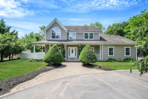 Front Porch/Entrance