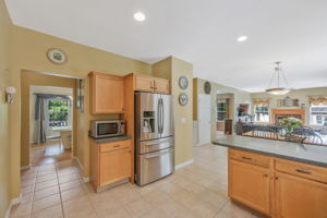 Kitchen/Breakfast Bar