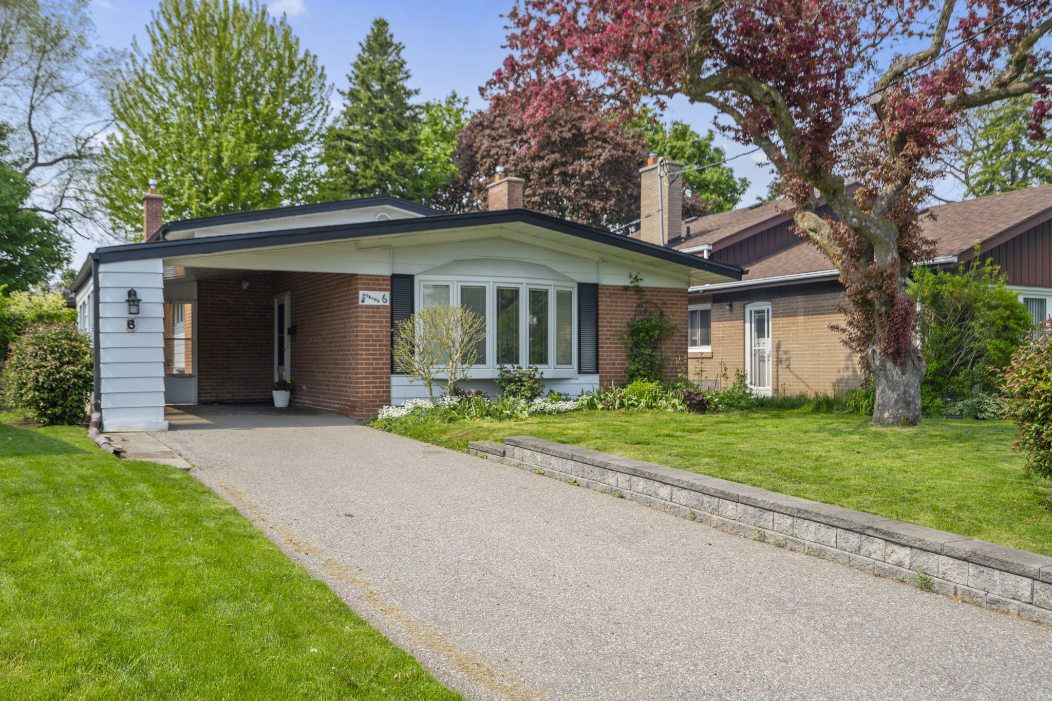 6 Panmure Crescent Toronto, ON M1K 4Y6