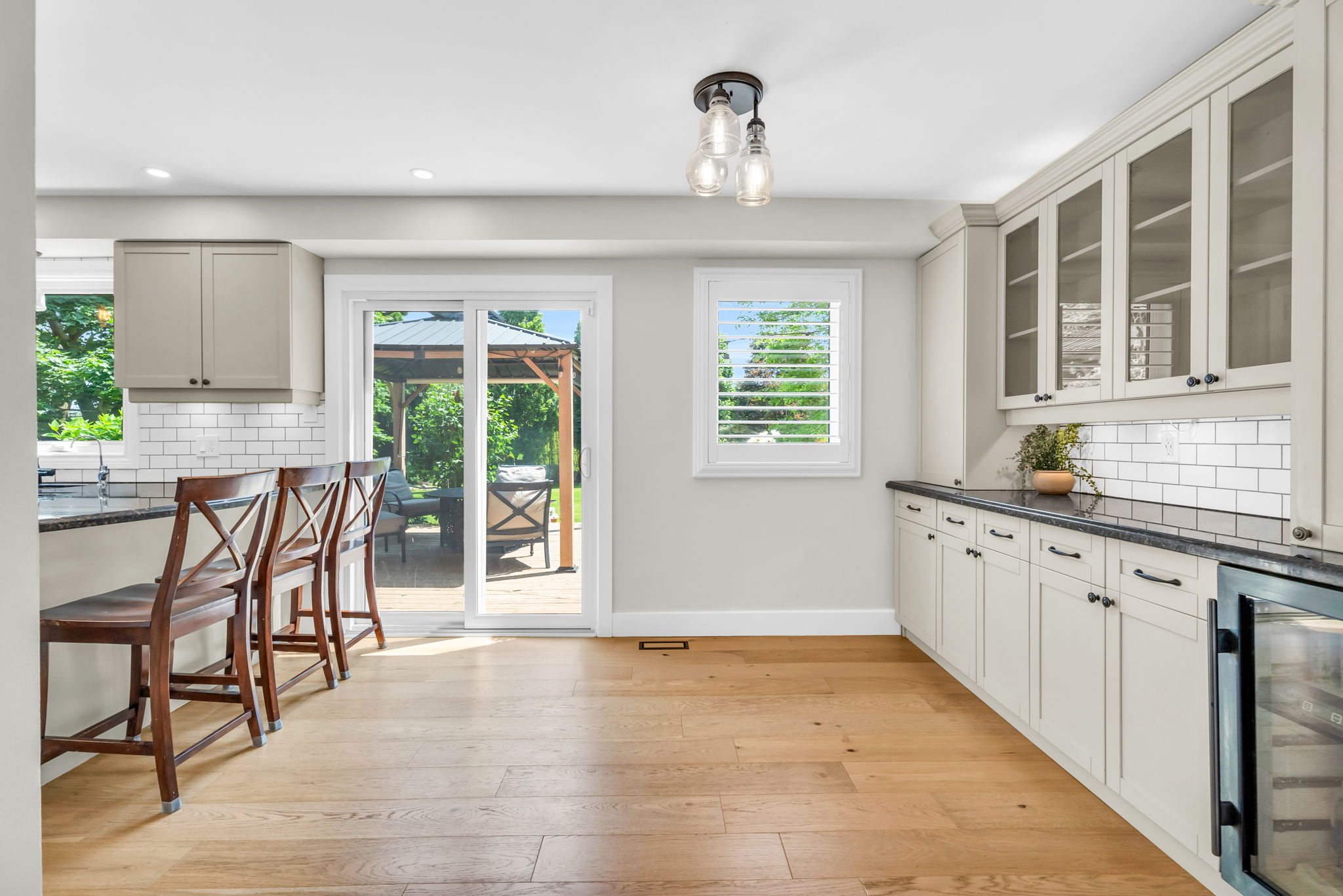 Kitchen/Eating Area