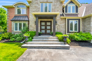 Front Porch/Entrance