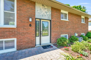 Front Porch/Entrance