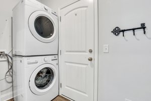 Laundry on Main/garage access