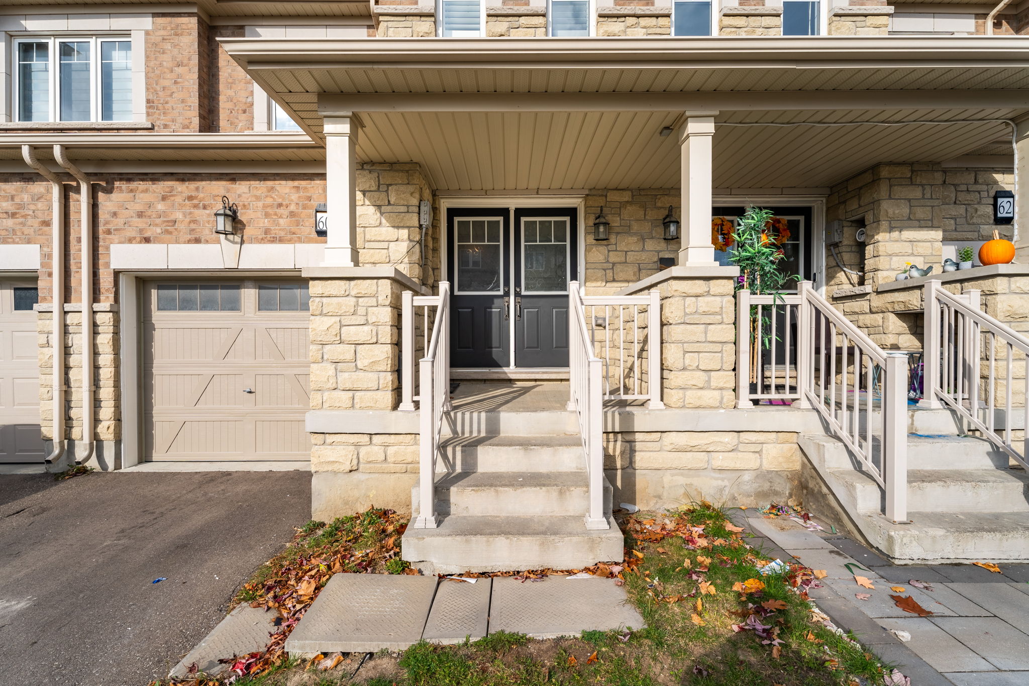 Front Porch/Entrance