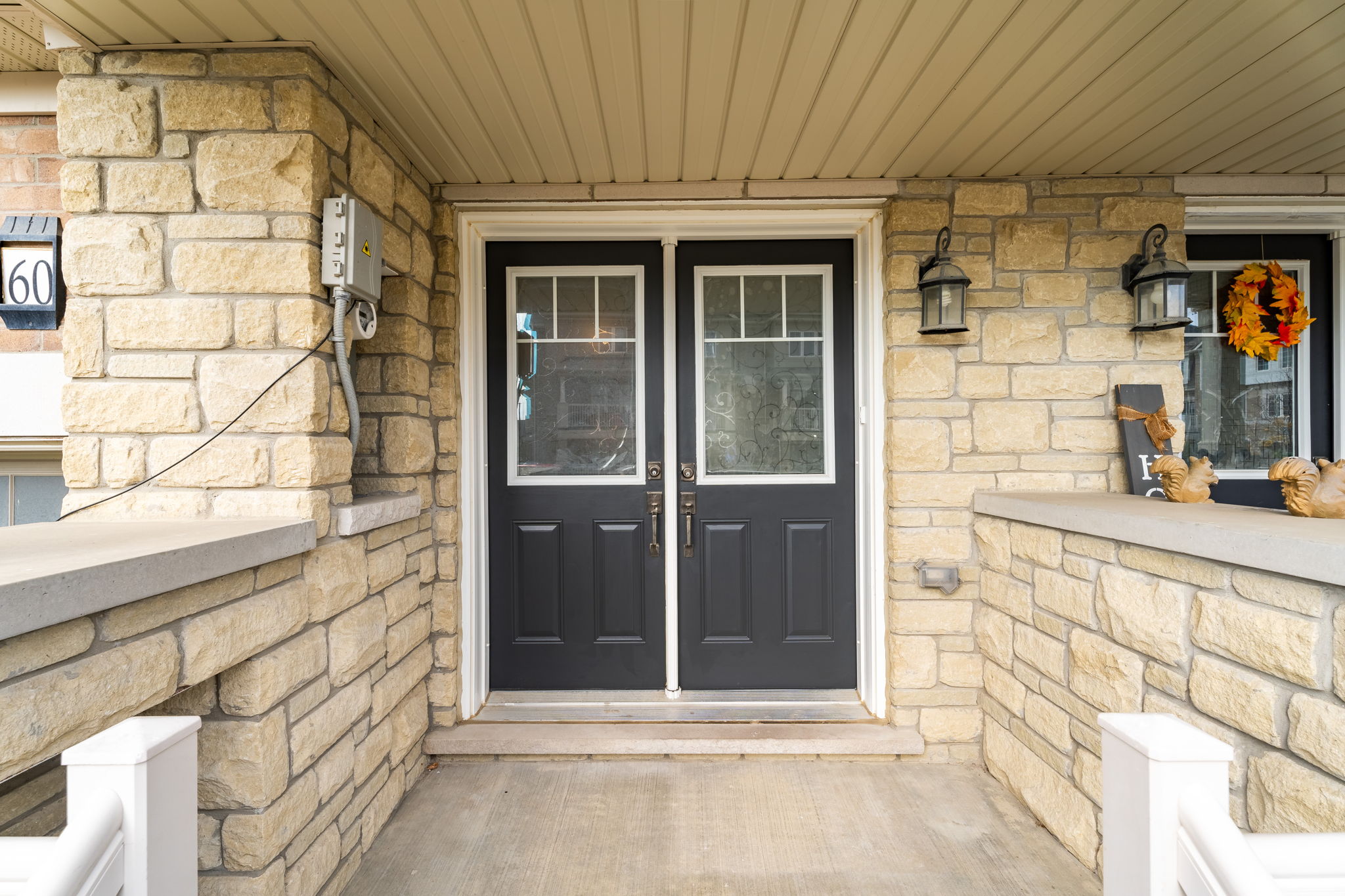 Front Porch/Entrance