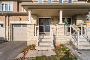 Front Porch/Entrance