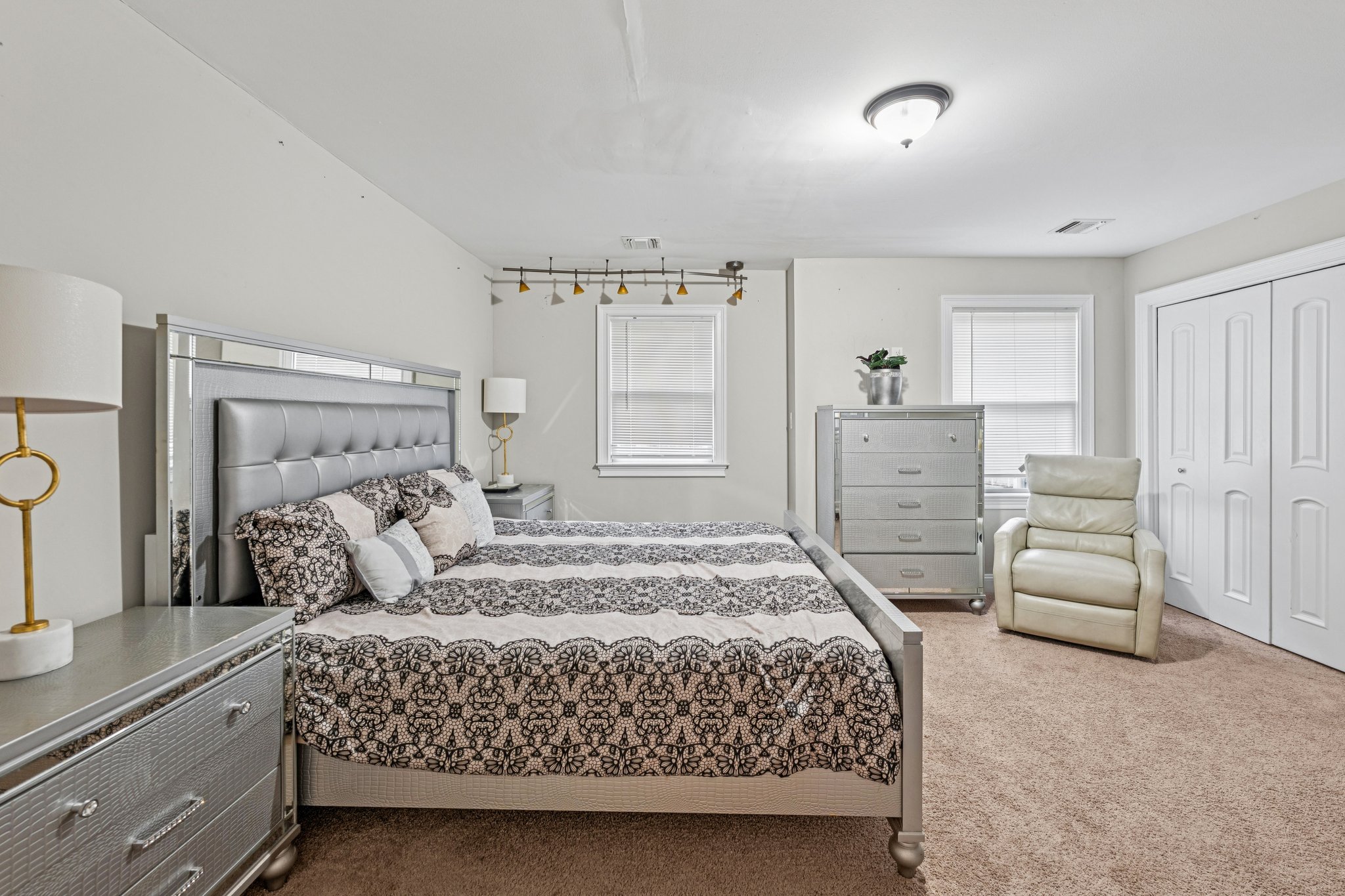 Steuben Blvd-L3110-043.jpg