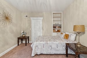 Steuben Blvd-L3110-039.jpg