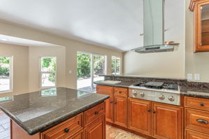 017_60 Toyon Way