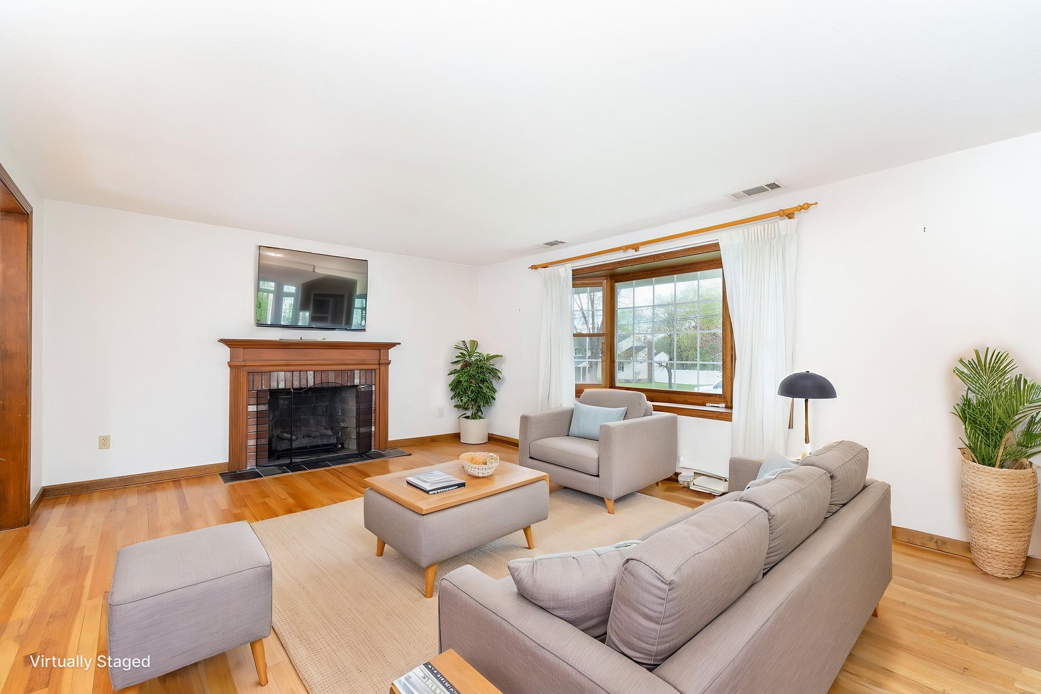 1T5A0632-Edit virtually staged.jpeg