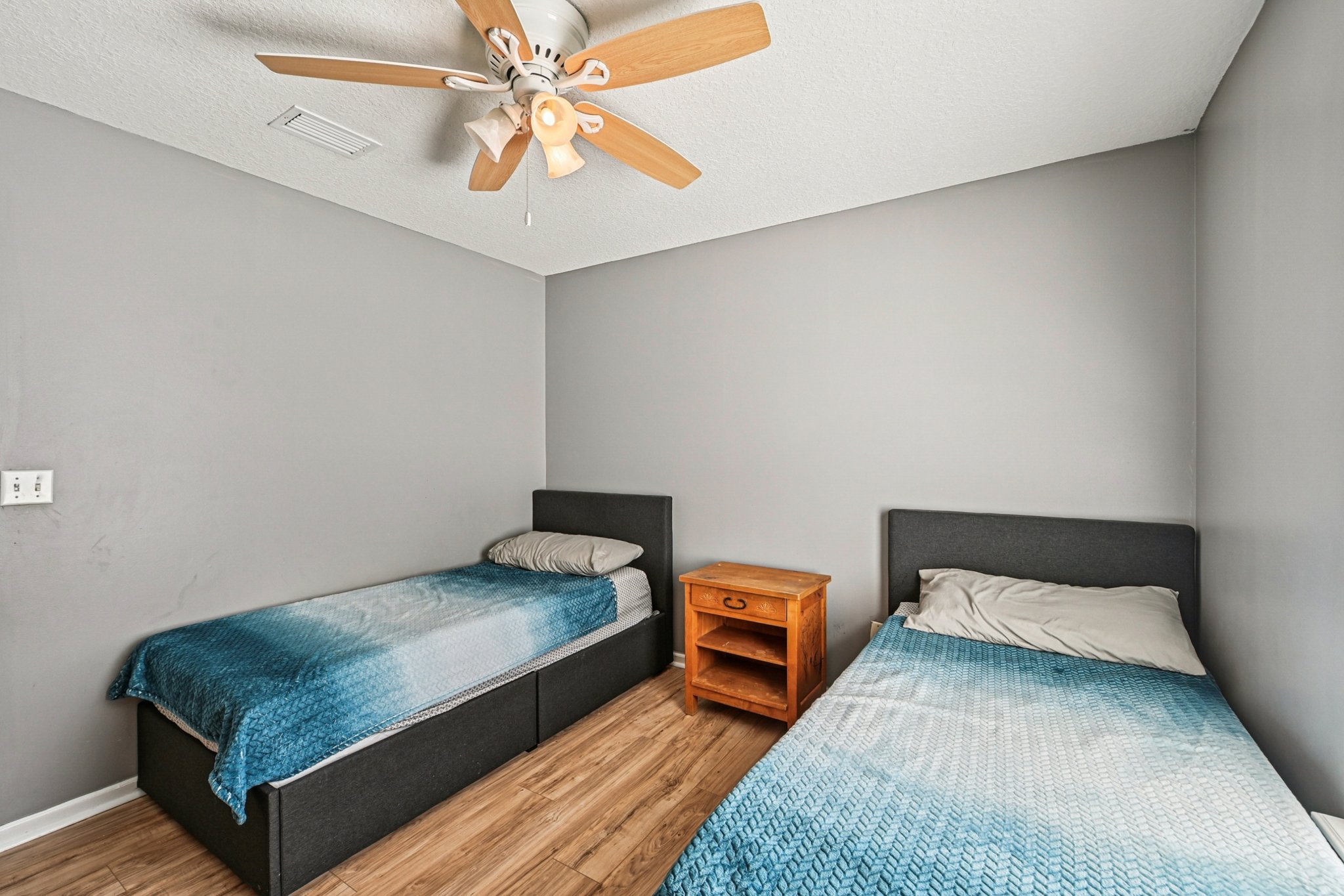 Acorn Ct-S0711-024.jpg