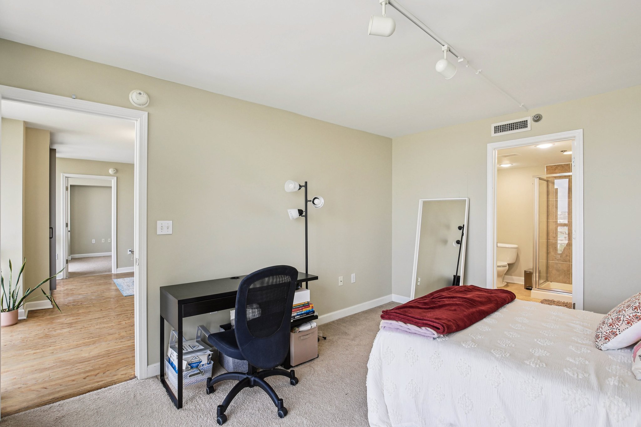 Admiral Blvd 1207-S2606-014.jpg