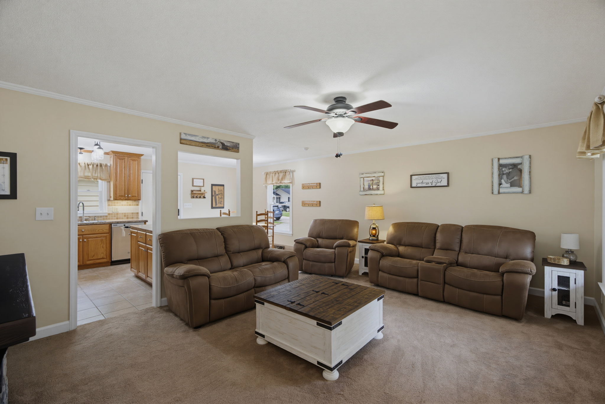 600 Fisher St-3