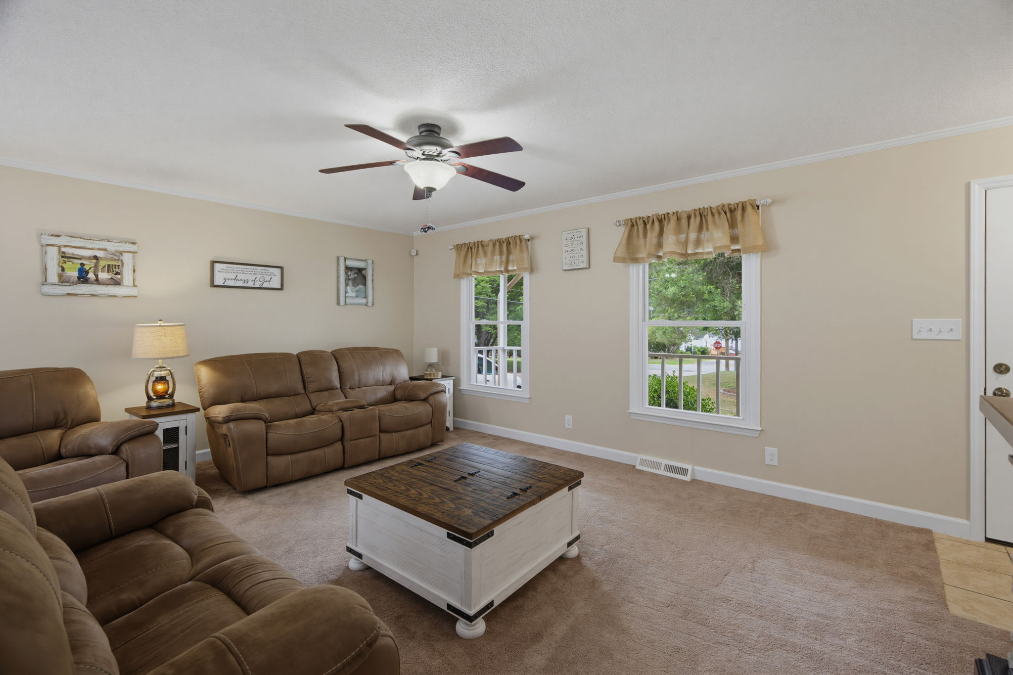600 Fisher St-4