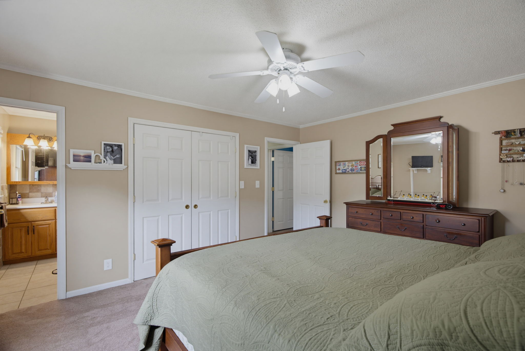 600 Fisher St-13