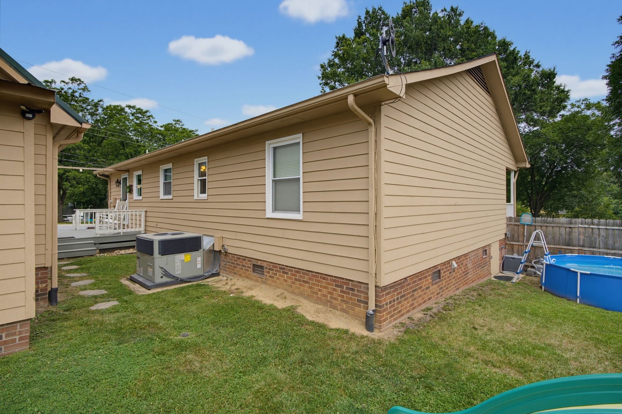 600 Fisher St-21