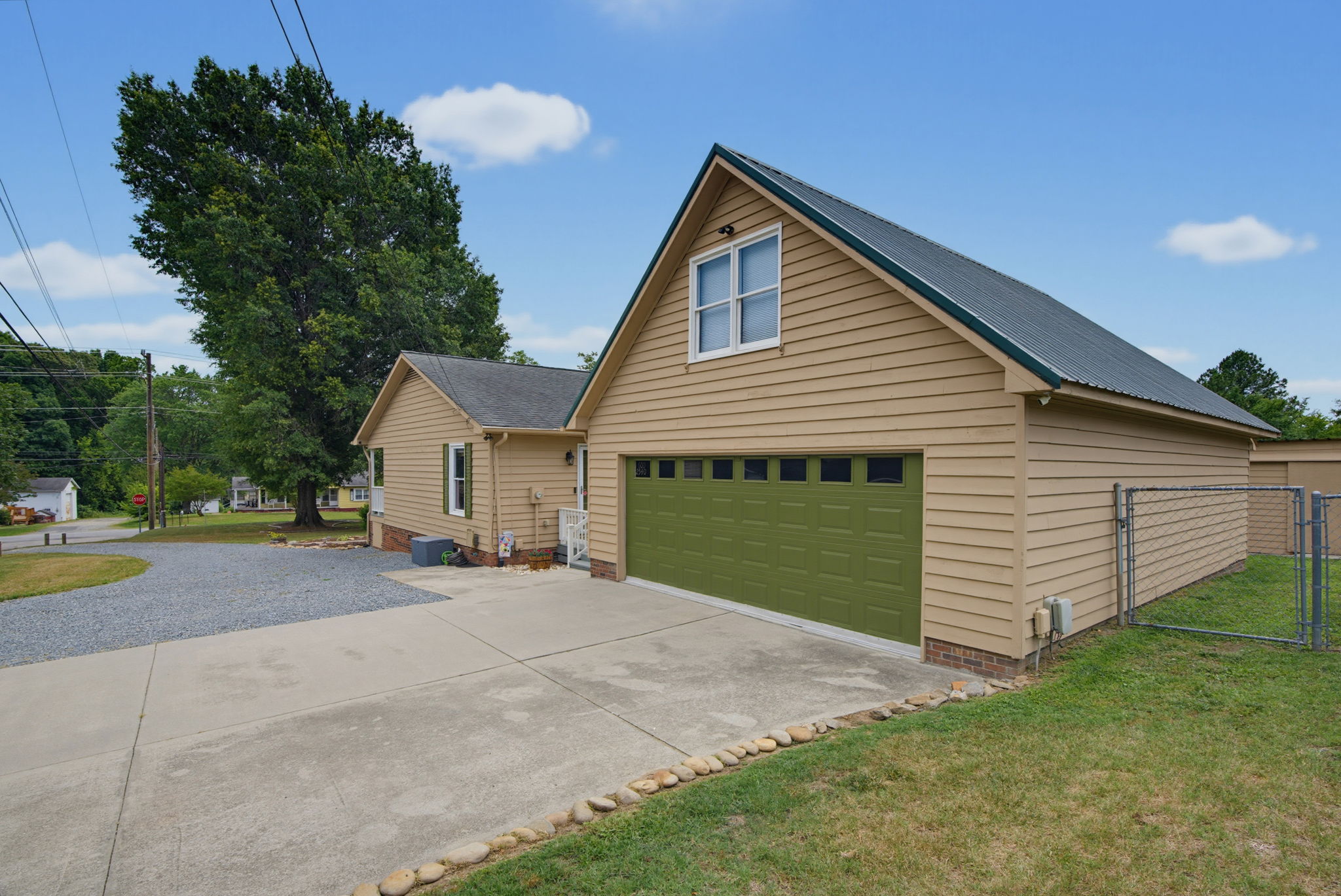 600 Fisher St-23