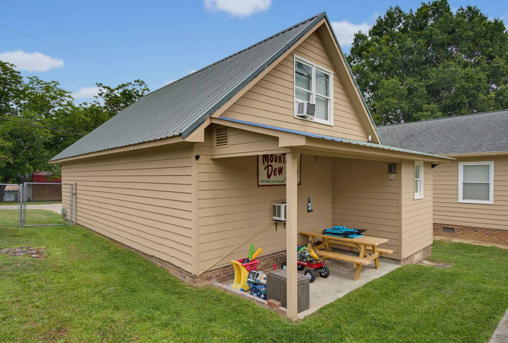 600 Fisher St-32