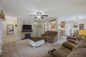 600 Fisher St-6