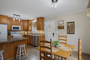 600 Fisher St-7