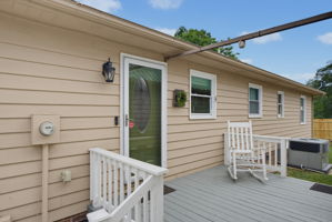 600 Fisher St-18