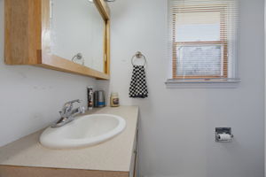 600 Fisher St-28
