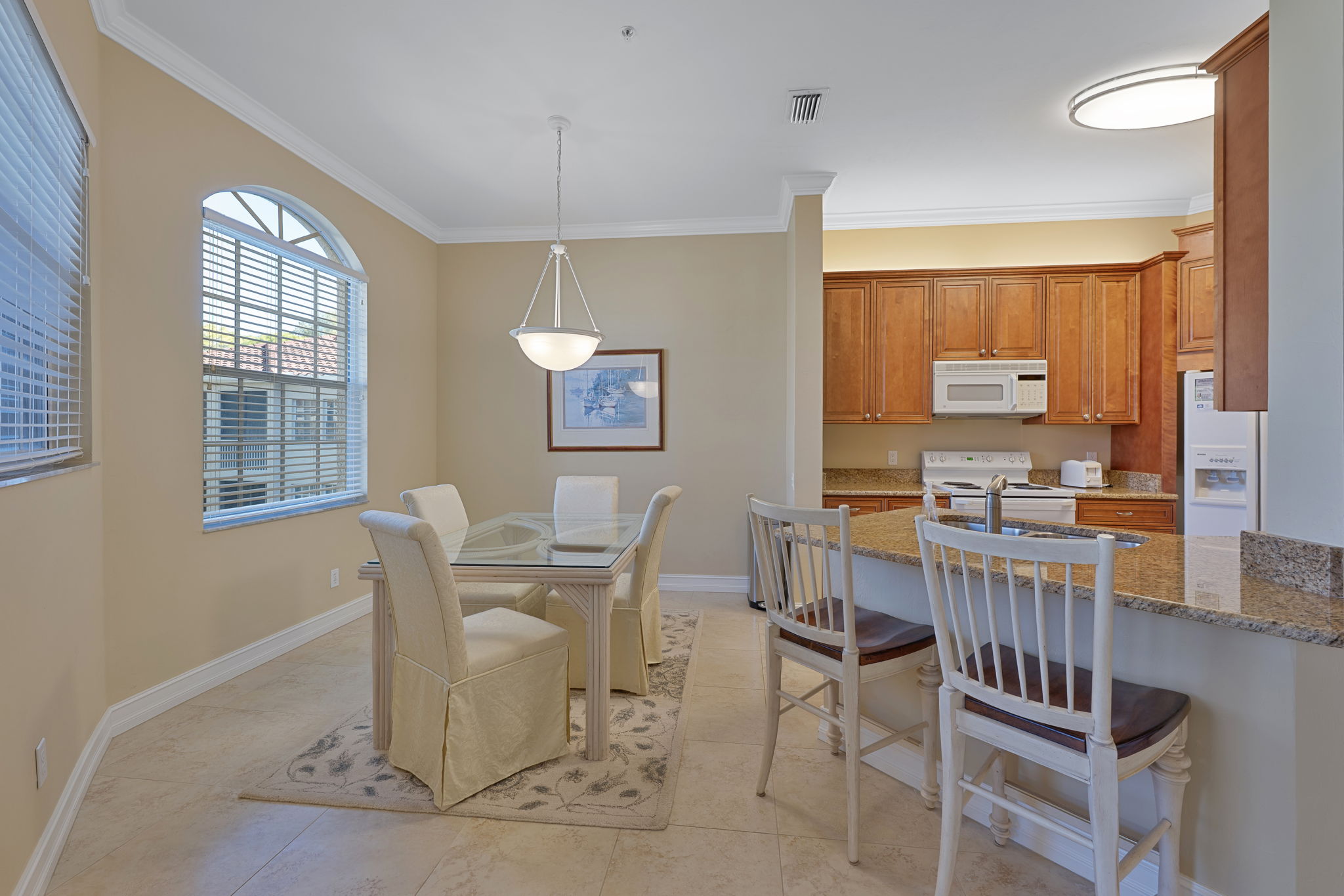 Breakfast Bar - Eat in Kitchen