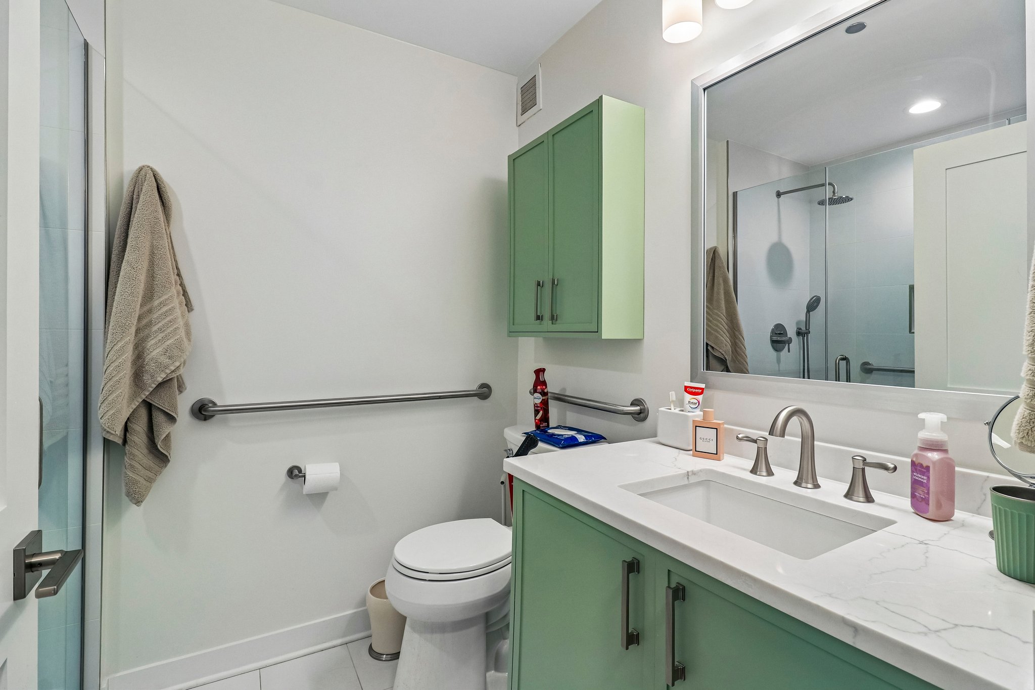 N Kingsbury St 1005-S0206-013.jpg