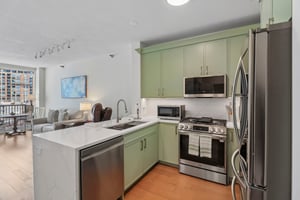 N Kingsbury St 1005-S0206-011.jpg