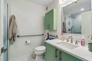 N Kingsbury St 1005-S0206-013.jpg