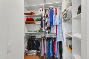 N Kingsbury St 1005-S0206-015.jpg