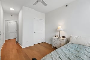 N Kingsbury St 1005-S0206-018.jpg