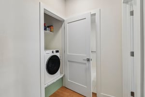 N Kingsbury St 1005-S0206-019.jpg