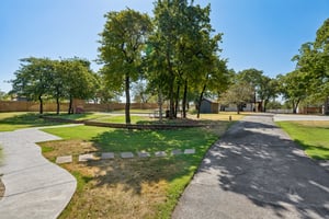 600 Sherwood Ln_002 (2).jpg