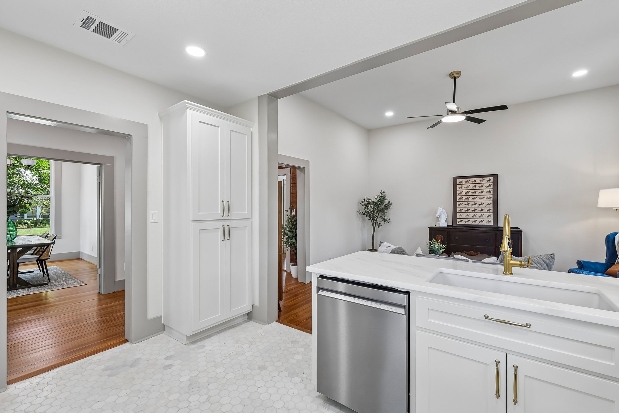 Short St-S0907-024.jpg