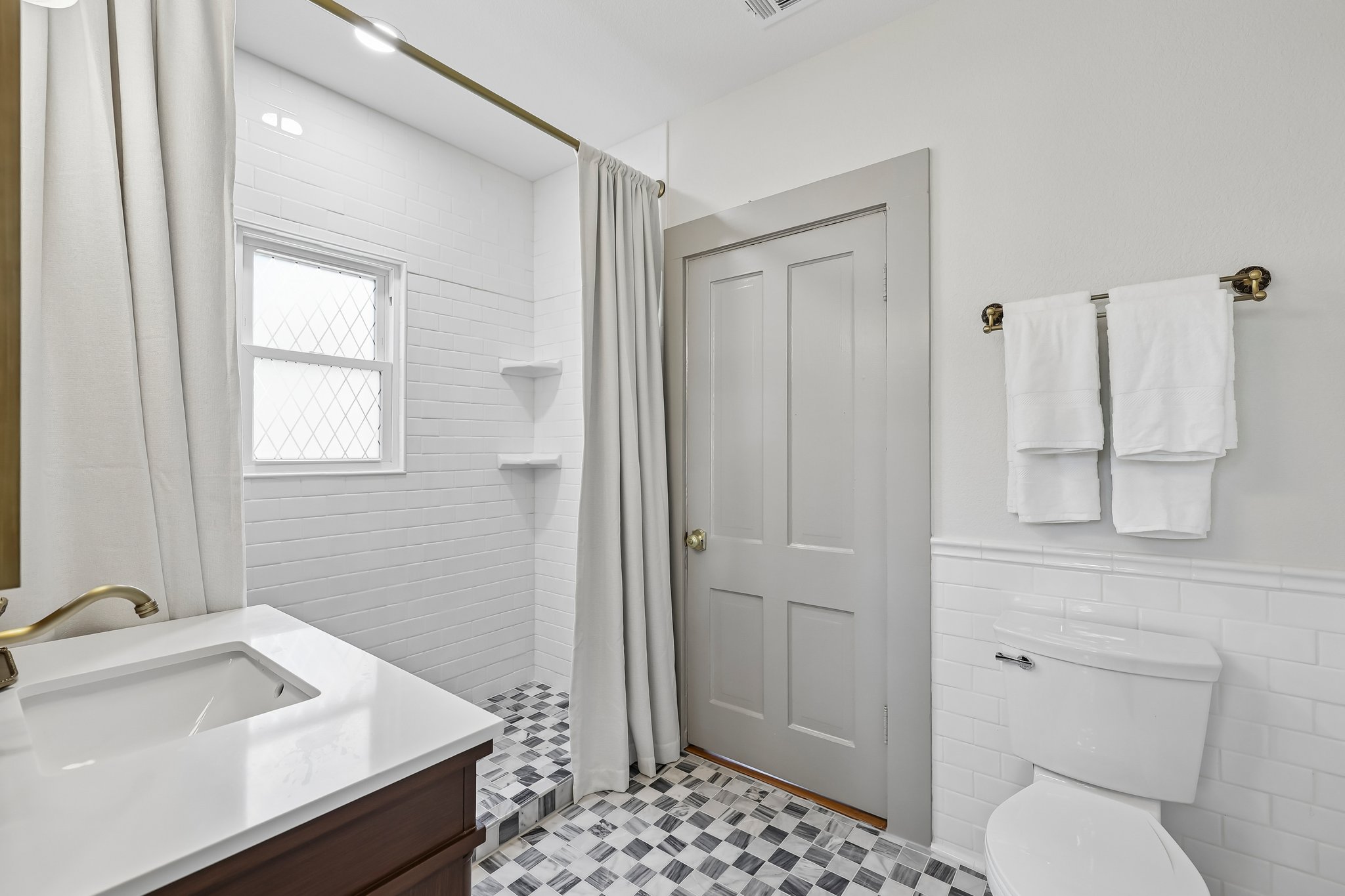 Short St-S0907-033.jpg